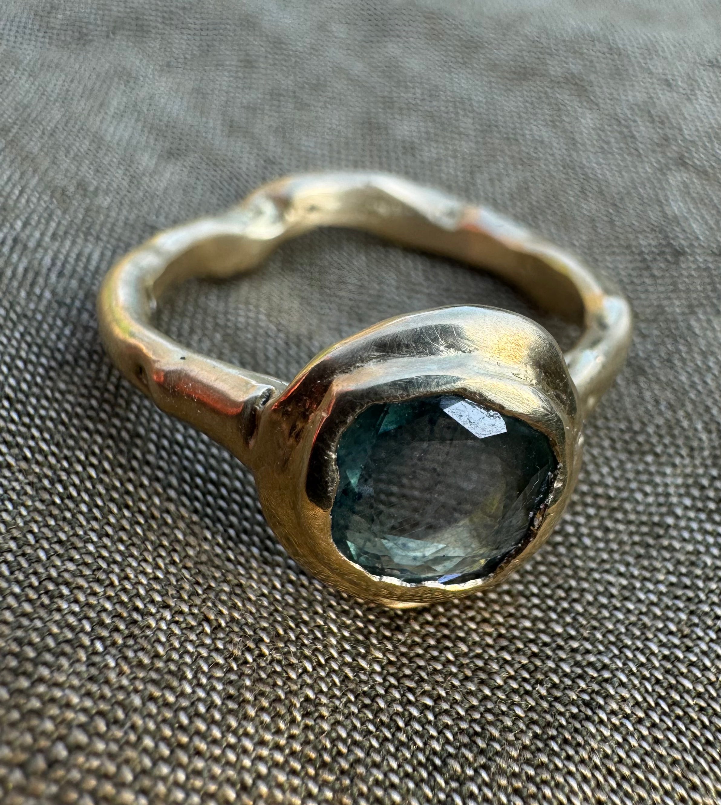 Gaia Ring - 18ct