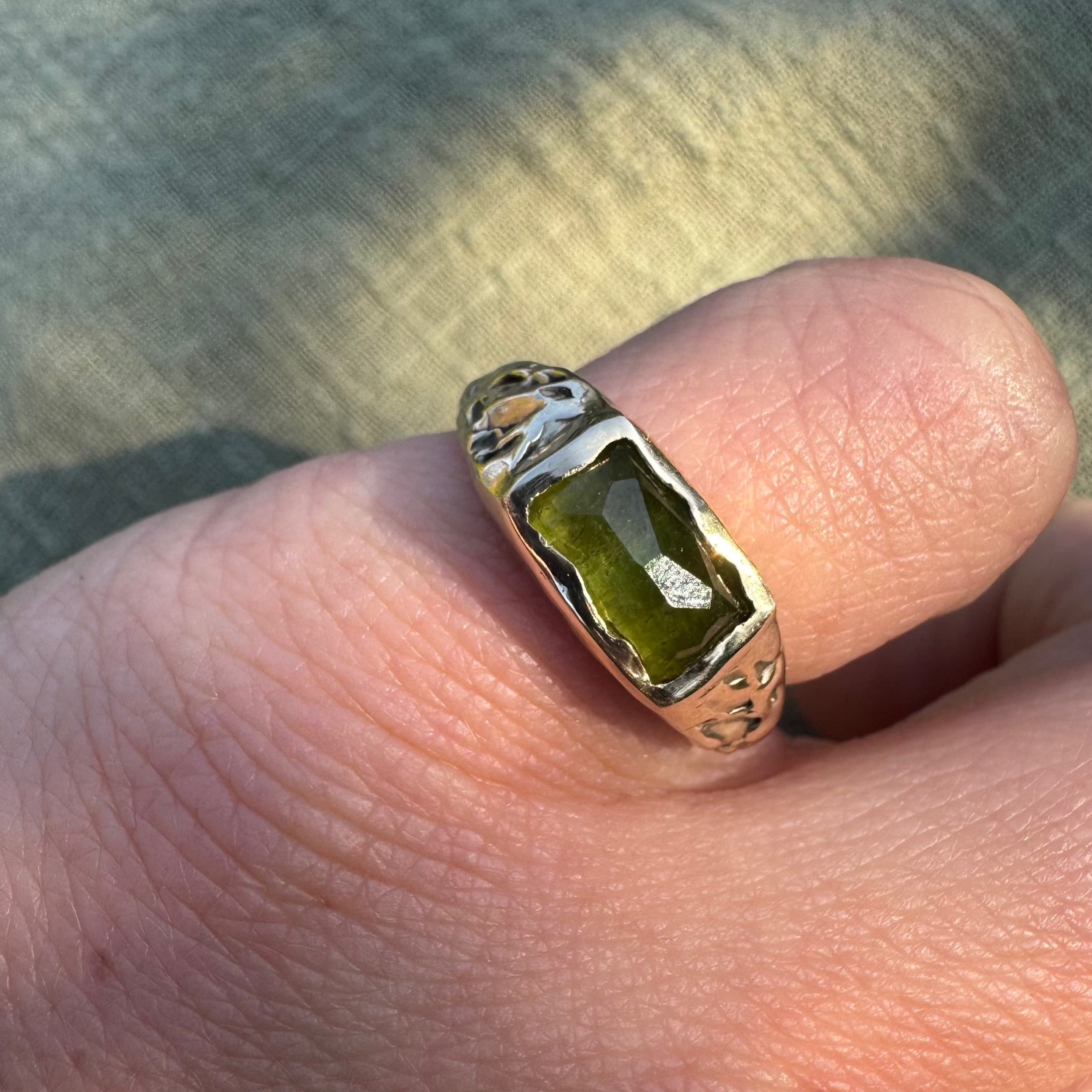Moss Ring - 9ct