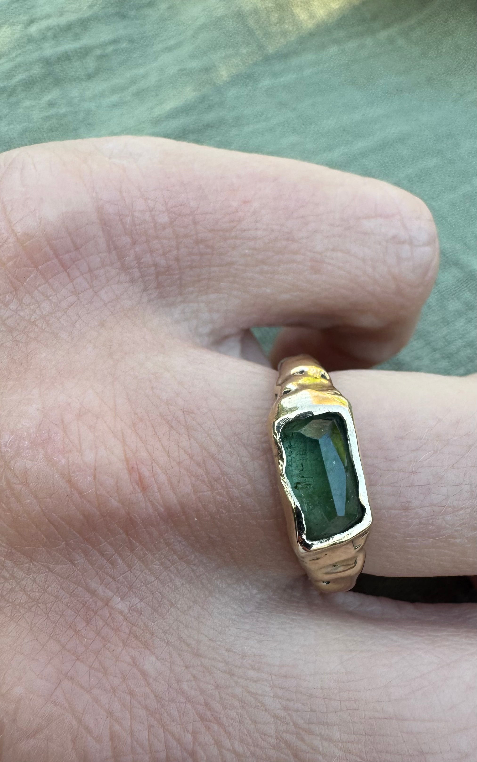 Basil Ring - 9ct